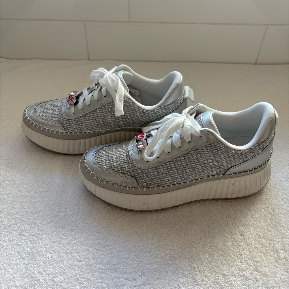 Universal Thread Lifestyle Sneakers Gray/Silver Free People shoe charm, W 9.5 - Picture 3 of 13